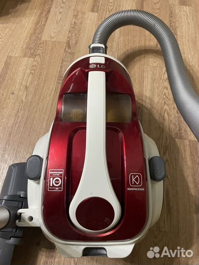 Пылесос LG безмешковый