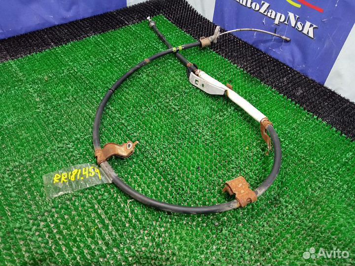 Тросик стояночного тормоза правый Toyota Land Crui