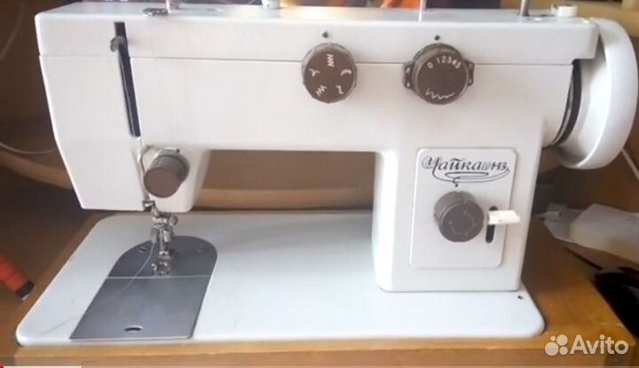 Швейная машина Чайка 143
