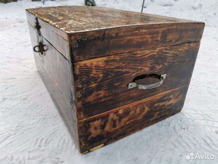 Сундук старинный