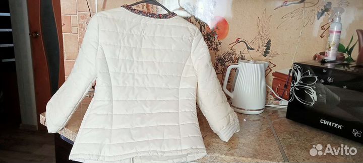 Продам куртку женскую