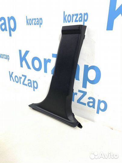 Обшивка средней стойки правая Kia Mohave 2 HM