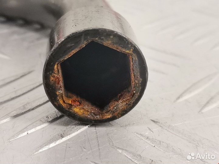 Ключ баллонный для Opel Zafira B 13107800