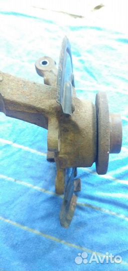 Поворотный кулак renault logan 1 левый