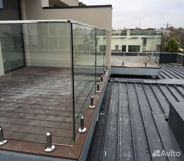 Ограждения из стекла в цвете