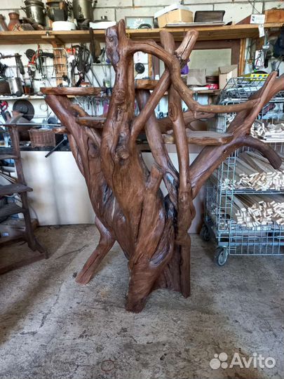 Деревянная подставка для цветов