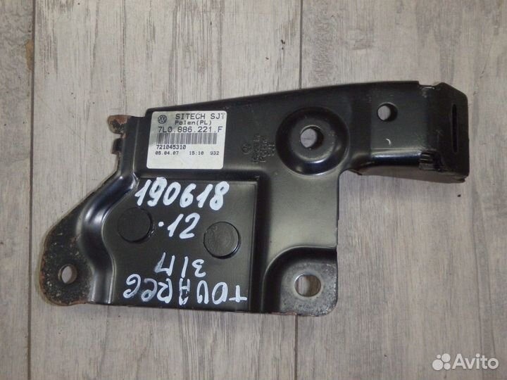 Кронштейн крепления заднего сиденья Touareg Таурег