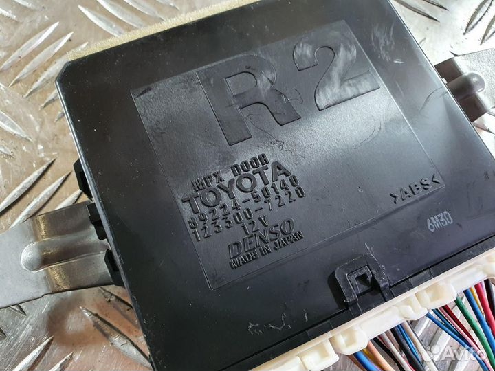 Модуль управления двери задней правой Lexus LS 4