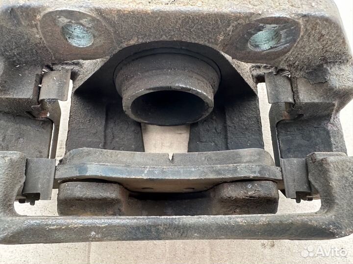 Суппорт передний левый Daewoo Nexia