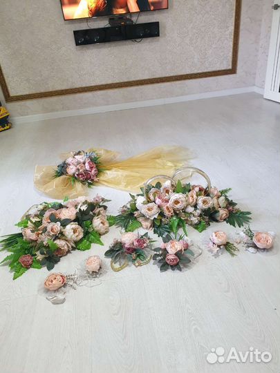 Свадебное украшение на машину