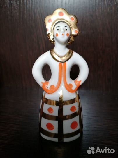 Фарфоровая фигурка