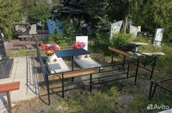 Ограда на могилу кладбище стол скамейка