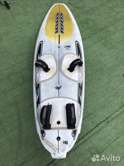 Доски для виндсерфинга Slalom и Fast Freeride