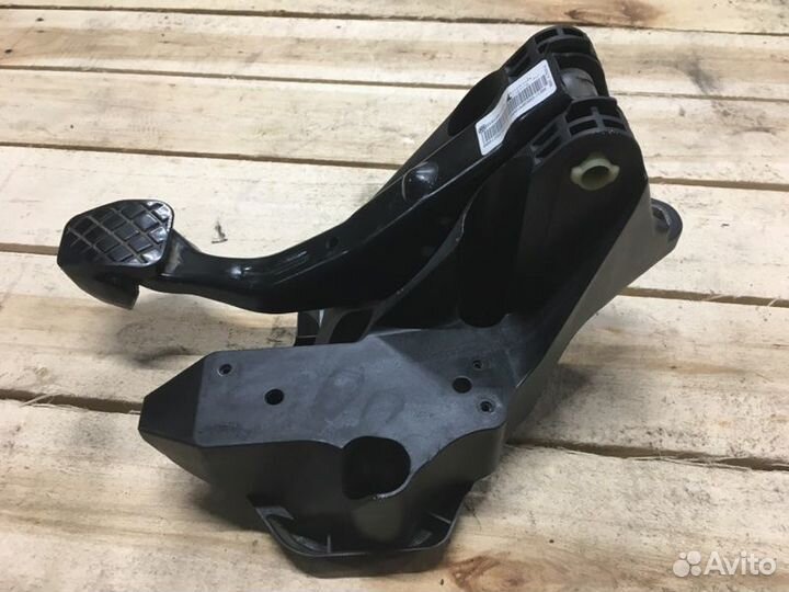 Педаль тормоза Skoda Fabia MK2 CGG 1.4 2012