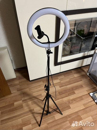 Кольцевая лампа со штативом