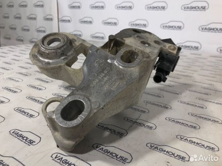 Кронштейн двигателя правый Volkswagen Passat B5+ 1