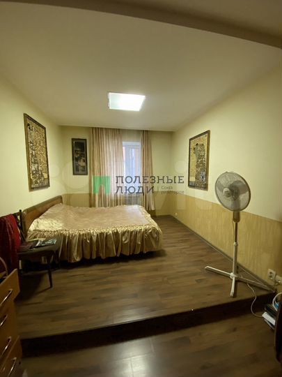 3-к. квартира, 109,7 м², 2/5 эт.