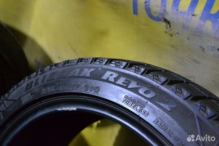 Bridgestone Blizzak Revo2 225/45 R17