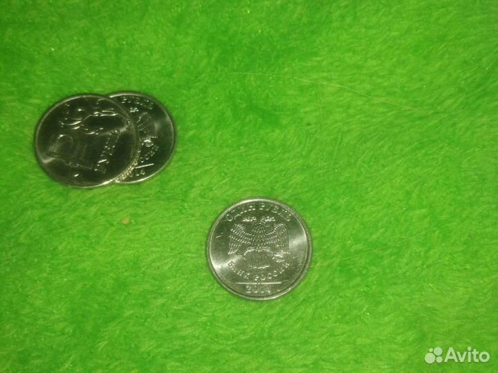 Коллекционная монета 1 рубль с маркировкой рубля
