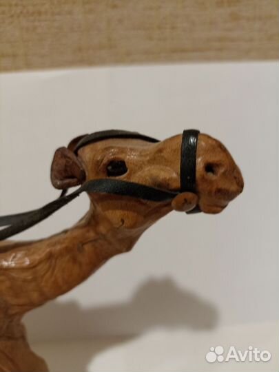 Статуэтка верблюд из кожи