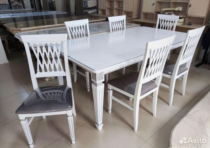 Стол и стулья
