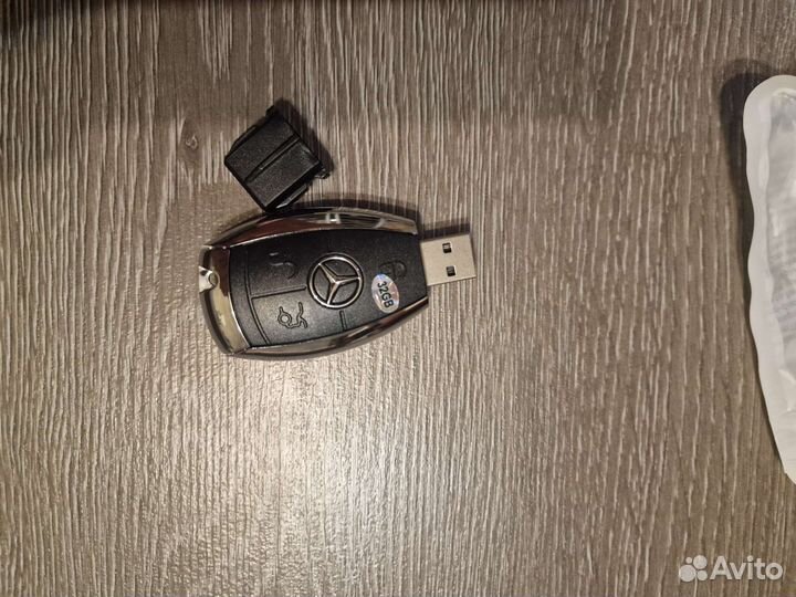 Usb флешка в виде ключа Mercedes