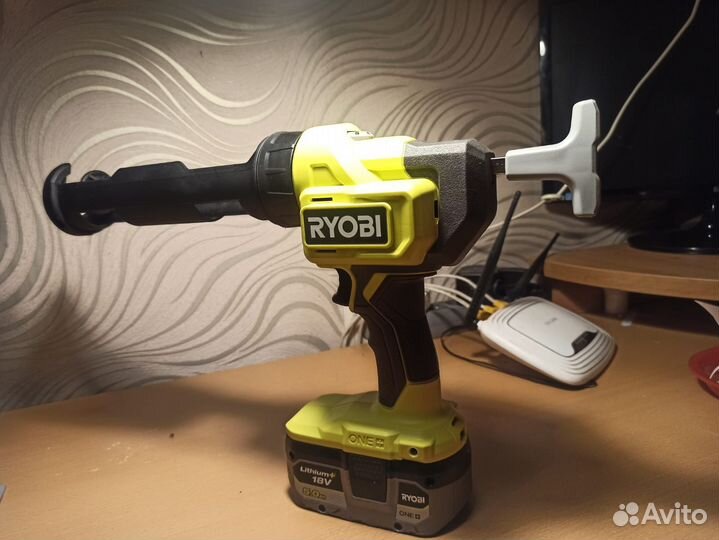 Пистолет для герметика Ryobi RCG18