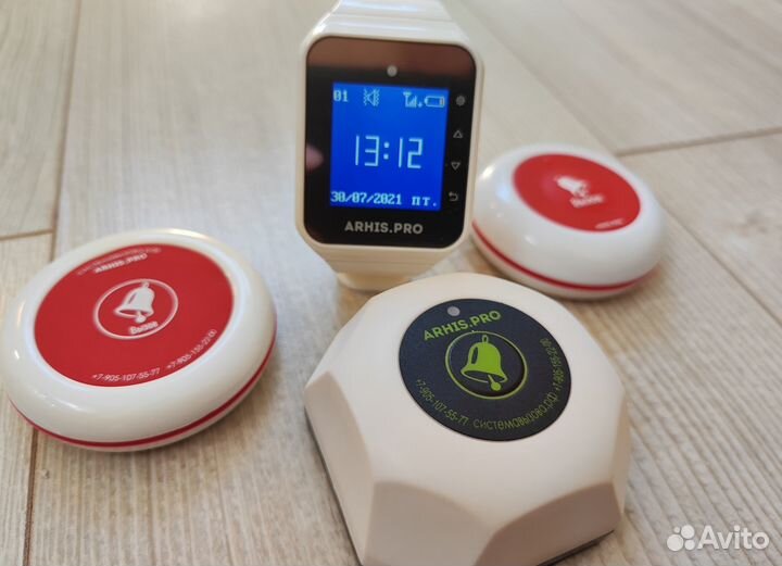 Кнопка вызова персонала и часы для салонов красоты