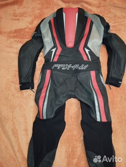 Продам мотоэкипировку