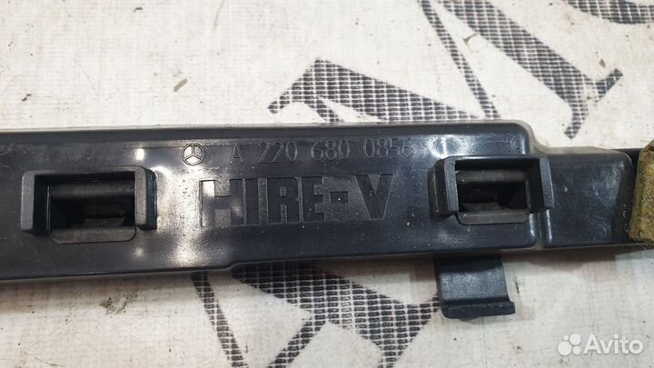 Кронштейн накладки порога Mercedes-Benz W220