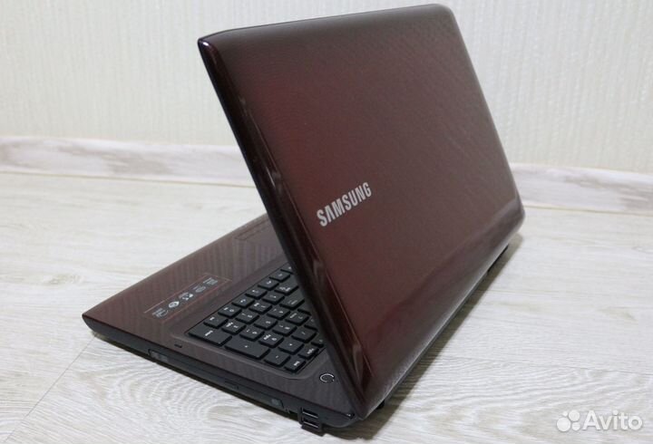 Samsung 17.3