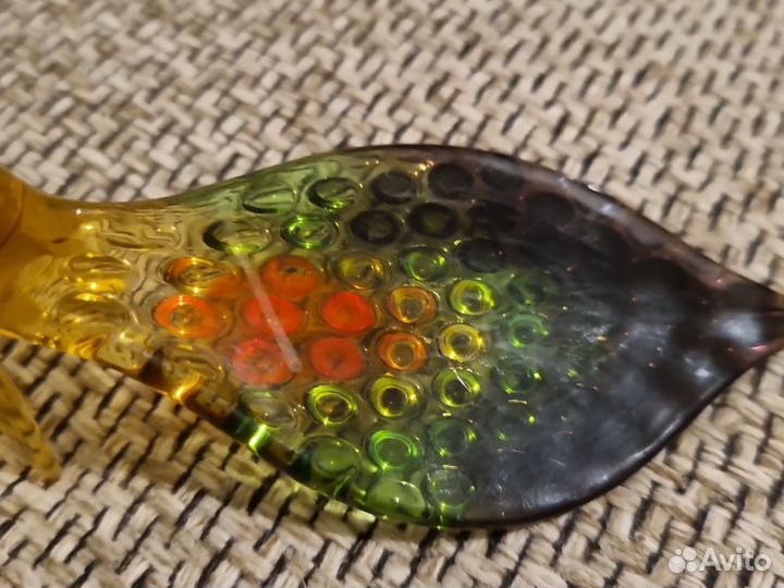 Павлин из цветного стекла