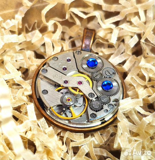 Кулон из часового механизма СССР с Сваровски