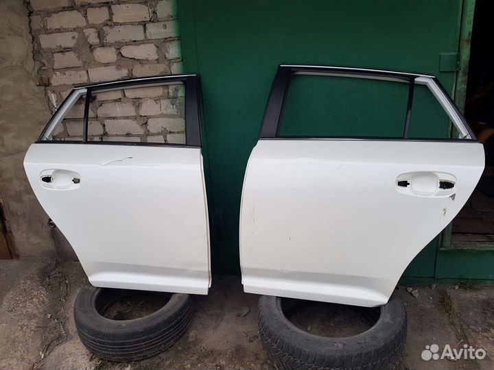 Дверь задняя Toyota Avensis Универсал T270