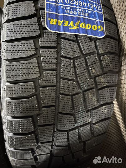 Goodyear UltraGrip Cross 245/45 R20 103T