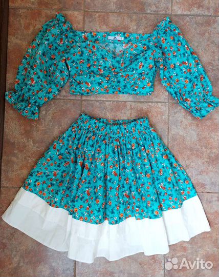 Костюм с юбкой