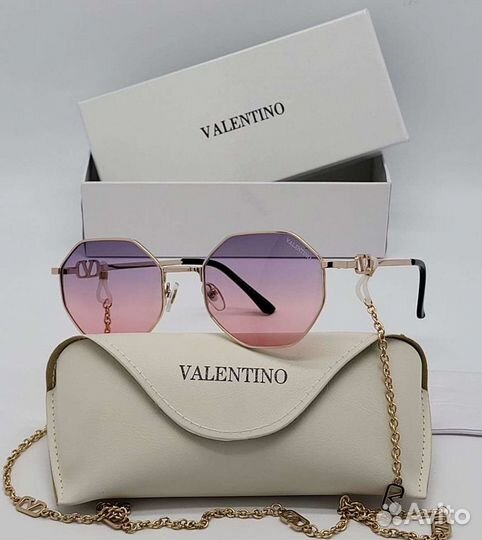 Солнцезащитные очки женские Valentino