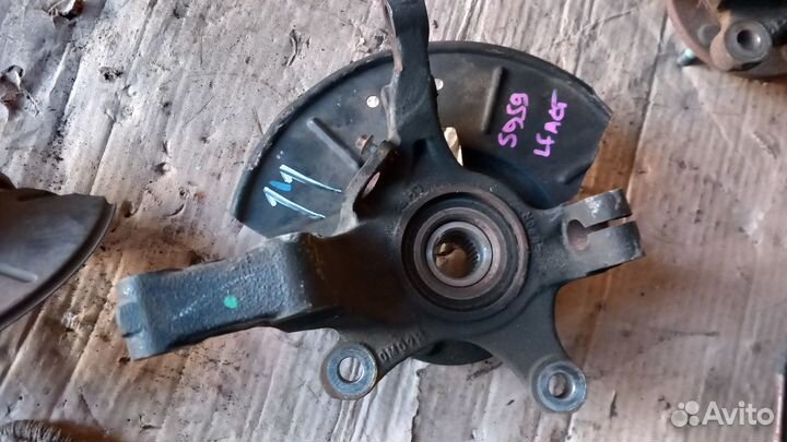 Escape Maverick передний правый поворотный кулак