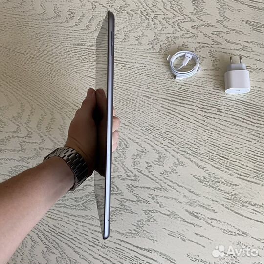 iPad 8 2020/128gb + Cellular (Sim), акб 99