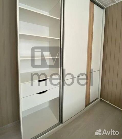 Шкаф с зеркалом