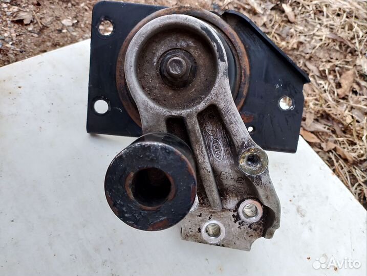 Опора двигателя правая Киа Рио 2