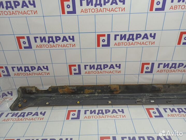 Накладка на порог (наружная) правая Land Rover Freelander 2 LR001680