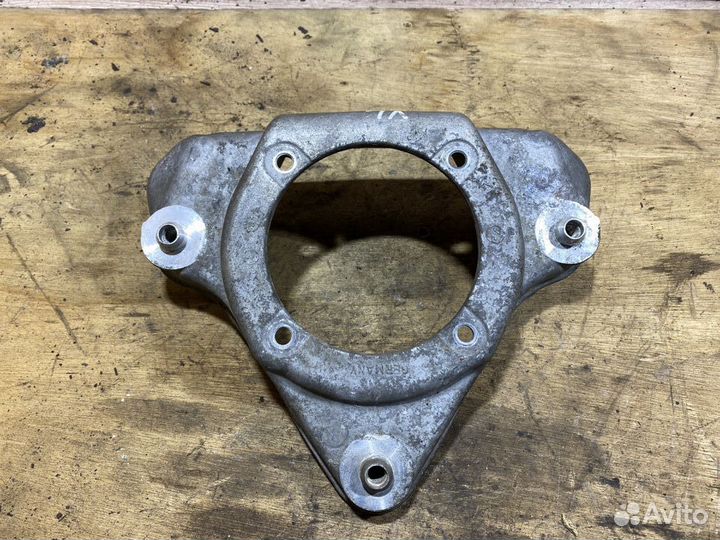 Кронштейн амортизатора VW Phaeton 1