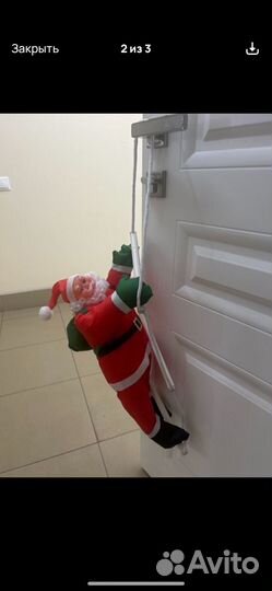 Дед мороз на лестнице и новогодние игрушки