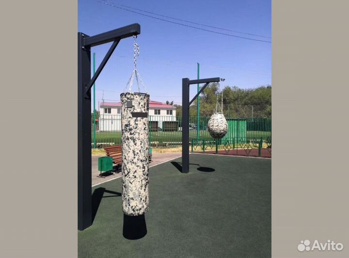 Стойка для боксерского мешка Г-образная под бетон