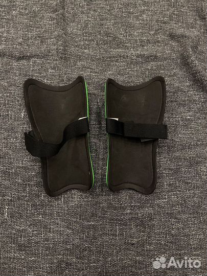 Зелёные Футбольные щитки Larsen мужские