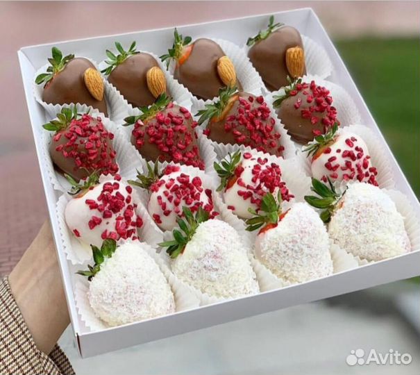 Клубника в шоколаде в коробке
