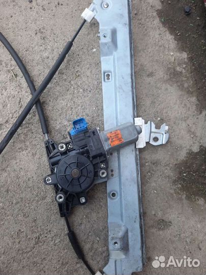 Стеклоподёмник перед.левый на infiniti QX56 Z62