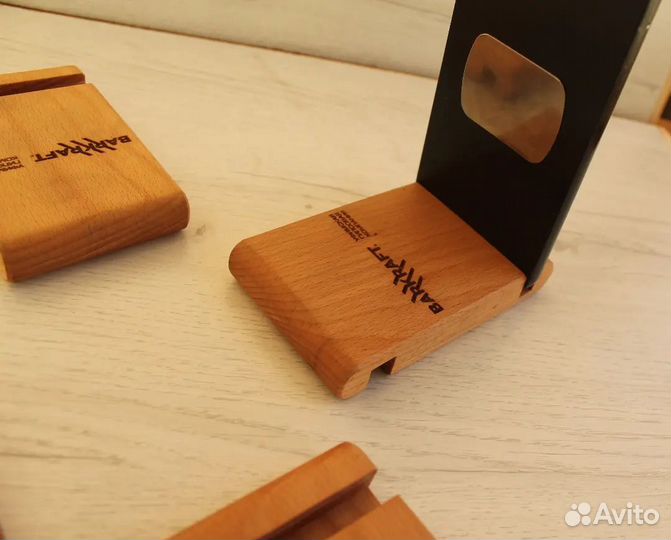 Подставка для телефона из бука