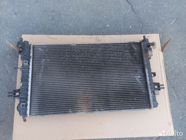 Радиатор охлаждения на opel astra h